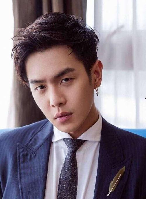 男生明星耳环,揭秘男明星们的时尚耳环风采