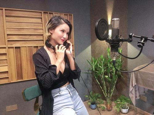 龙什么雪明星名,璀璨星途，闪耀舞台的璀璨之星