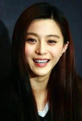 唇环女明星,揭秘唇环女星的时尚魅力