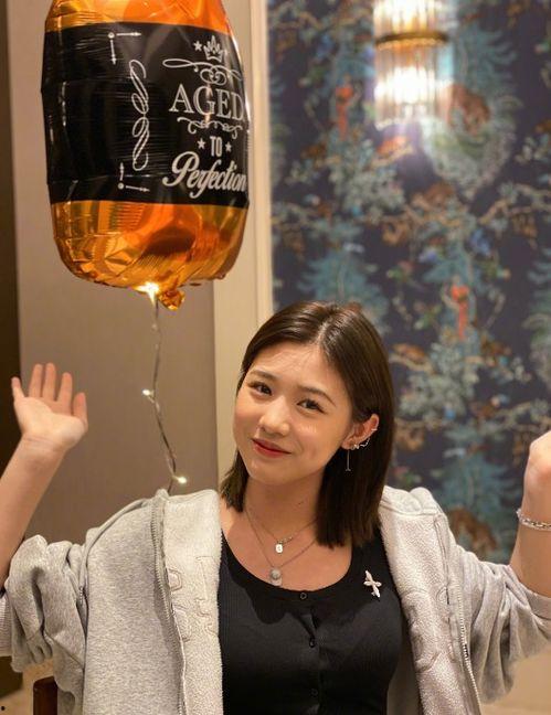 明星 小苹果,闪耀舞台的青春偶像