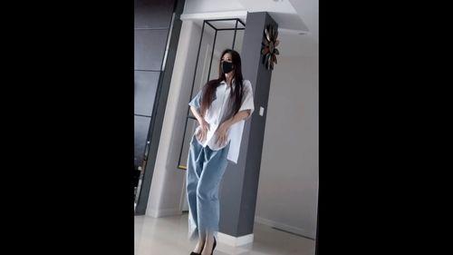 昆明网红变装女,街头时尚新宠，惊艳变身引关注